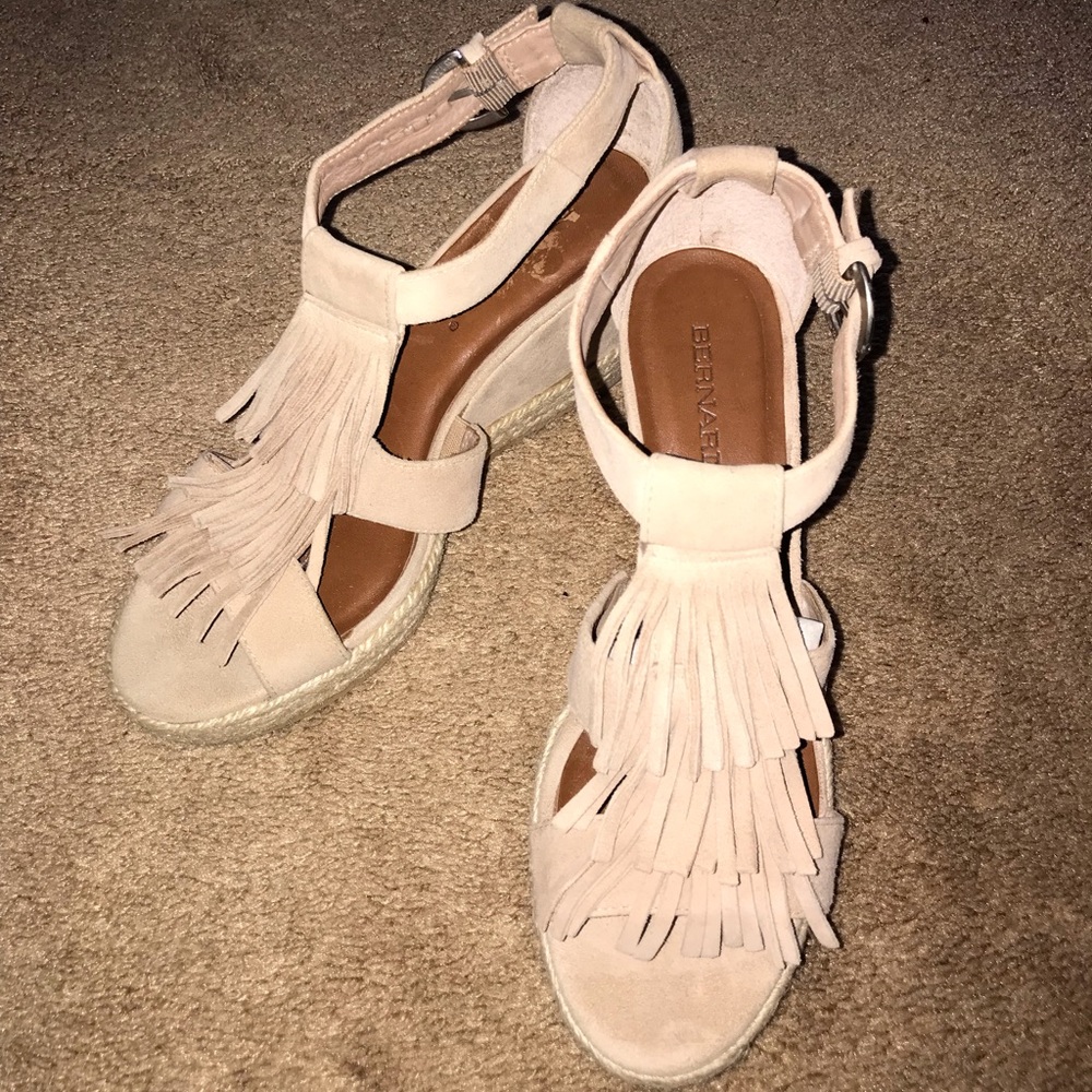 Bernardo leather Wedges